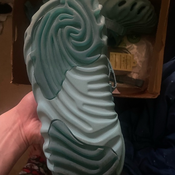 Crocs - Picture 3 of 4